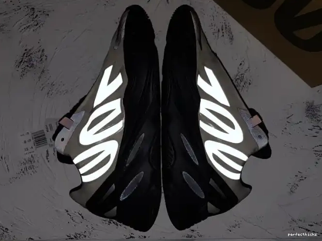 Boost Yeezy Bone FY3729 Adidas 700 MNVN 0523